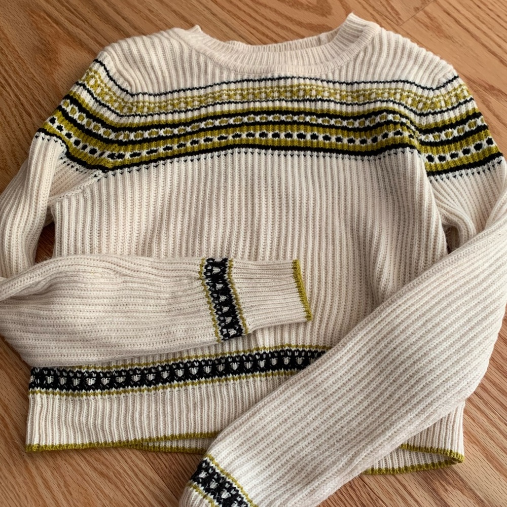 BDG slightly cropped sweater medium